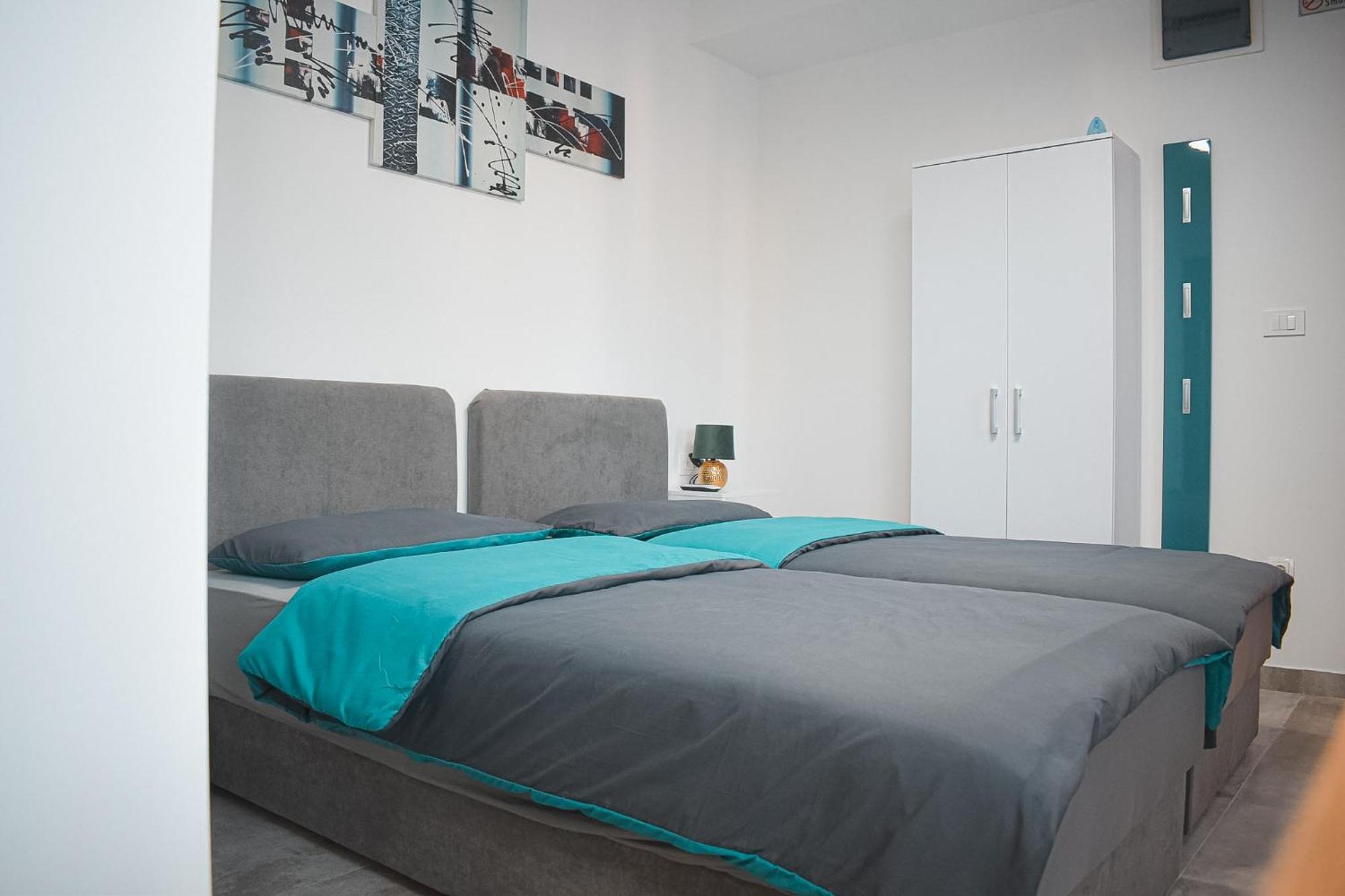 Apartments Jelovic Синь Экстерьер фото